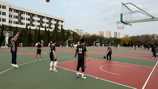 艺术学院教职工篮球队勇夺202...