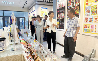 学校领导参观指导艺术学院202...